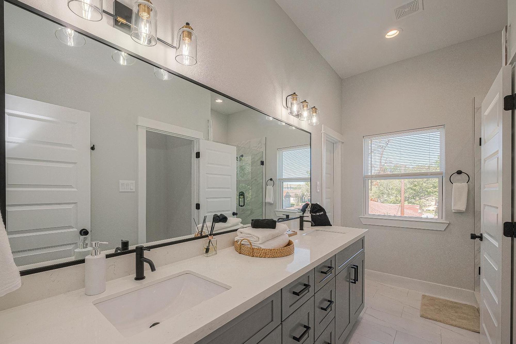 Modern Home Near Downtown With Fast Wifi, Bbq, Games & Ev Equipped! Houston Exterior foto